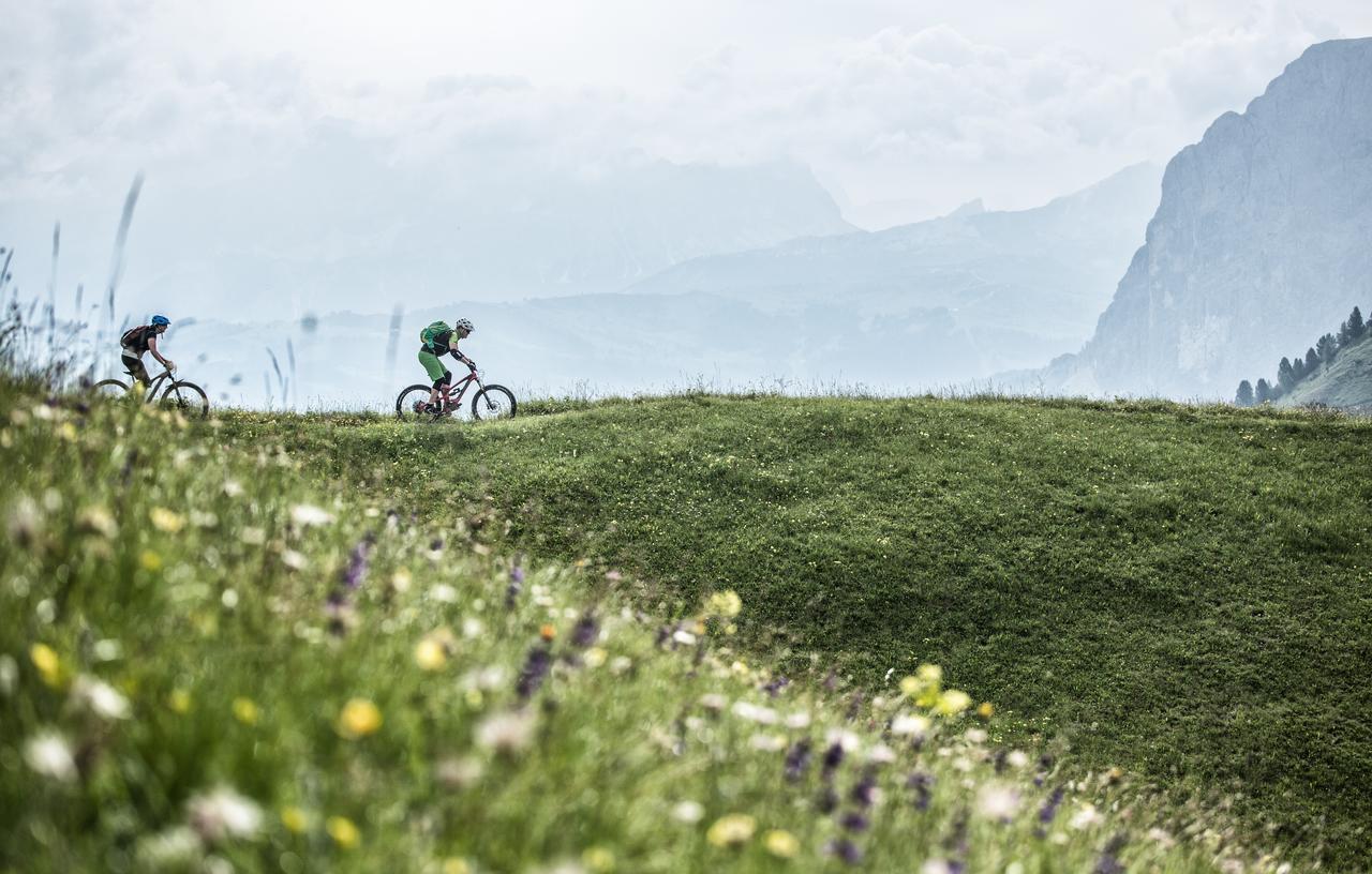 Linder Cycling Hotel Selva di Val Gardena Dış mekan fotoğraf